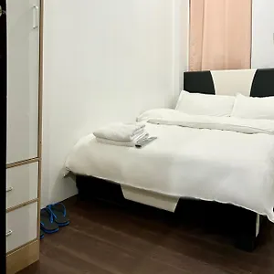 Private With Ac And Fan At Ekg House Aparthotel