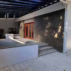 L'pad Place Hostel